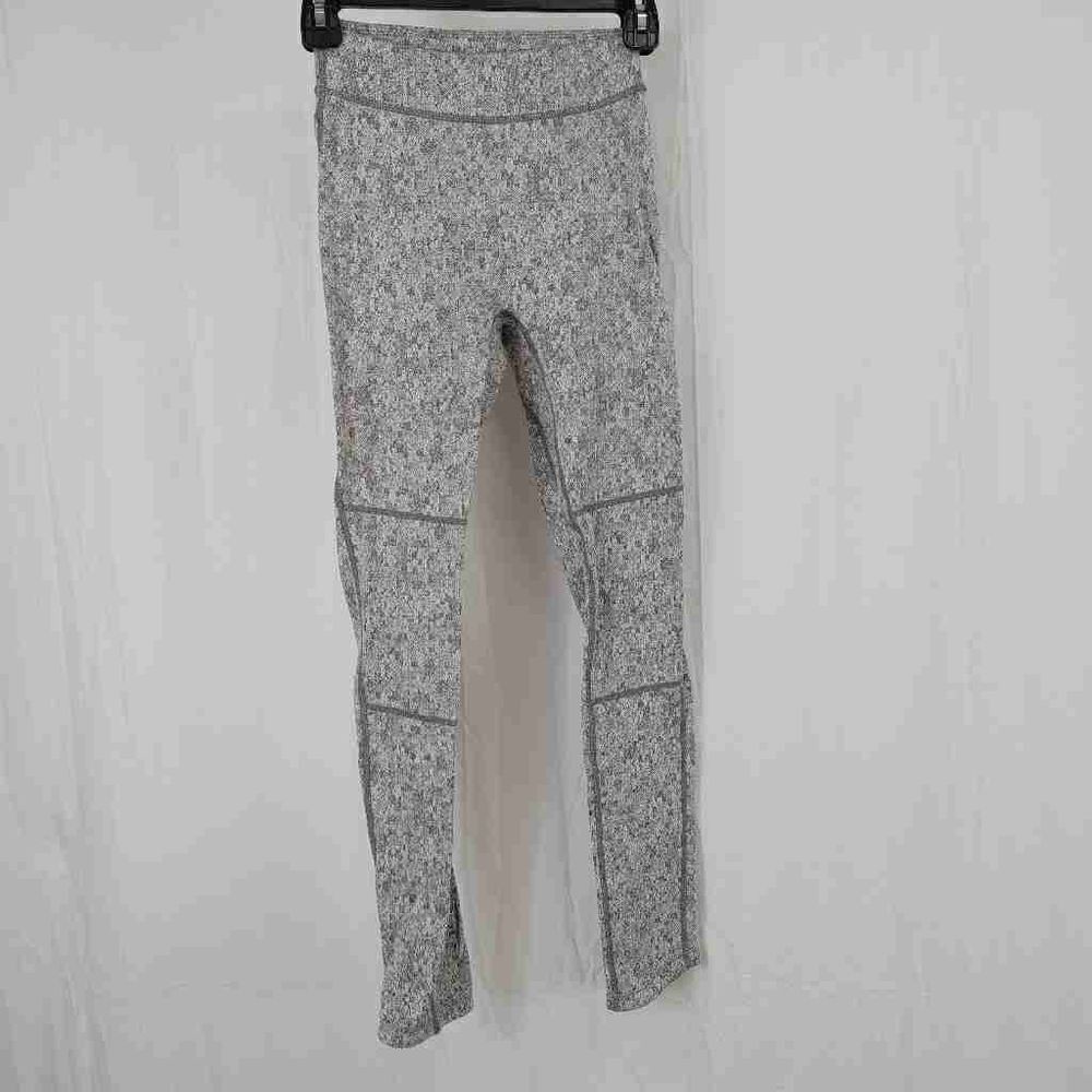 Women’s Gymshark Fleur Textured Charcoal Marl Gray Leggings Size XS.
Waist 10"
R